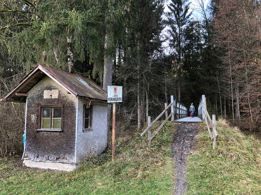 Bindestrich 21 Weg Grenzerhiasle 2 b